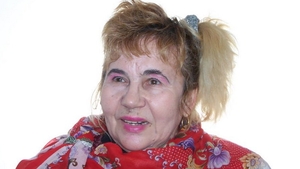 La 64 de ani, o fosta stripteuza iesita la pensie e noua senzatie de pe Facebook! Pozele sunt… fabuloase!