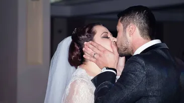 OANA ROMAN a îmbrăcat o rochie albă ca de mireasă când a sărbătorit trei ani de la nunta cu MARIUS ELISEI