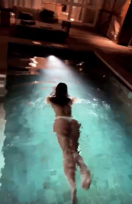 Bianca Drăgușanu, filmată topless într-o piscină din Maldive. Scenele HOT ar fi fost imortalizate chiar de Gabi Bădălău: “Dragostea mea” | VIDEO