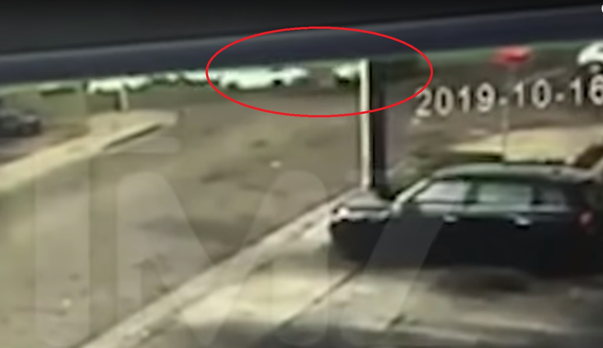 O actriță cunoscută, implicată într-un accident! Mașina ei s-a răsturnat, iar momentul impactului a fost filmat