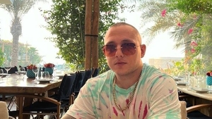Vlad Obu a lovit un individ în clubul Nuba, din Capitală. Patronul de videochat s-a enervat la culme, deoarece bărbatul respectiv s-ar fi dat la fetele de la masa lui