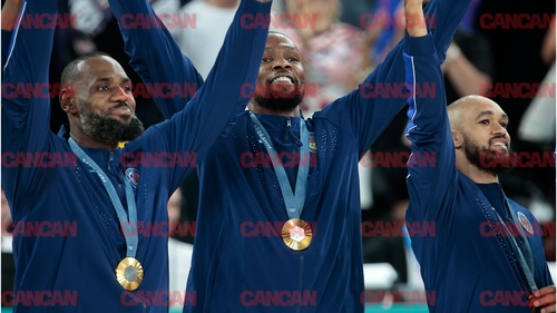 SUA, campioană olimpică la baschet a 5-a oară consecutiv! Vedetele s-au înghesuit să prindă un loc în tribune la marele meci FOTO