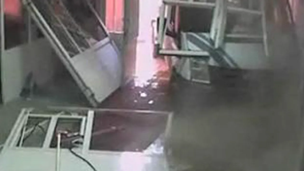 VIDEO INCREDIBIL! Scapa de moarte in fractiune de secunda!