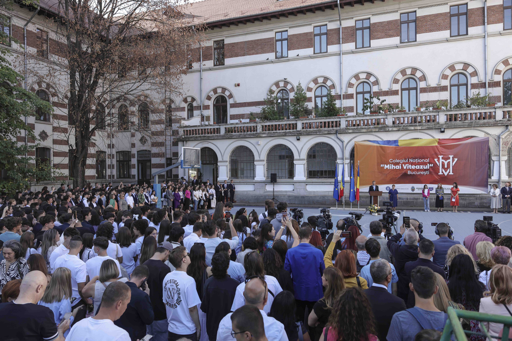 Klaus Iohannis a fost prezent la Colegiul Național ”Mihai Viteazul” din Bucureți/ sursă foto: Inquam Photos / Octav Ganea