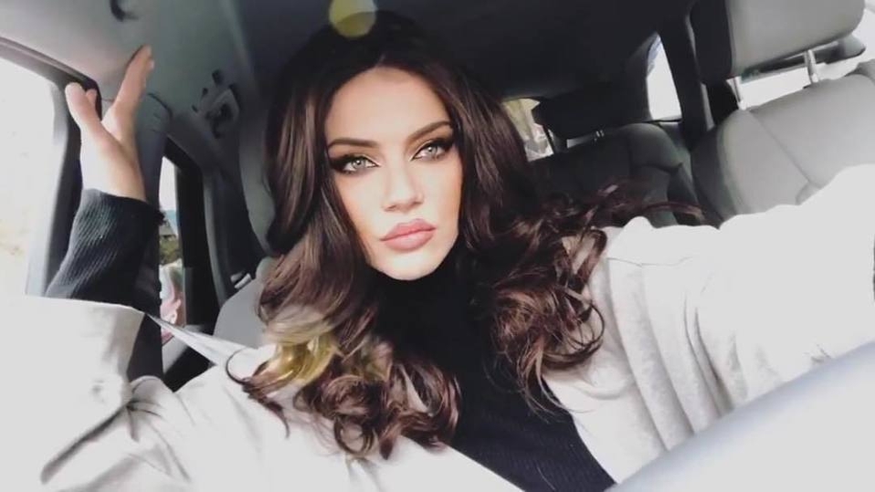 Se mărită Cristina ICH? Detaliul care a dat-o de gol pe Angelina Jolie de România