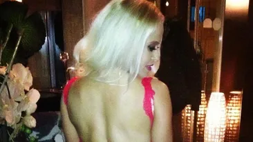 Anda Adam ii arata lui Victor Slav ce a pierdut! Cantareata se lauda cu fundul ei bombat pe internet: Priveste-mi spatele