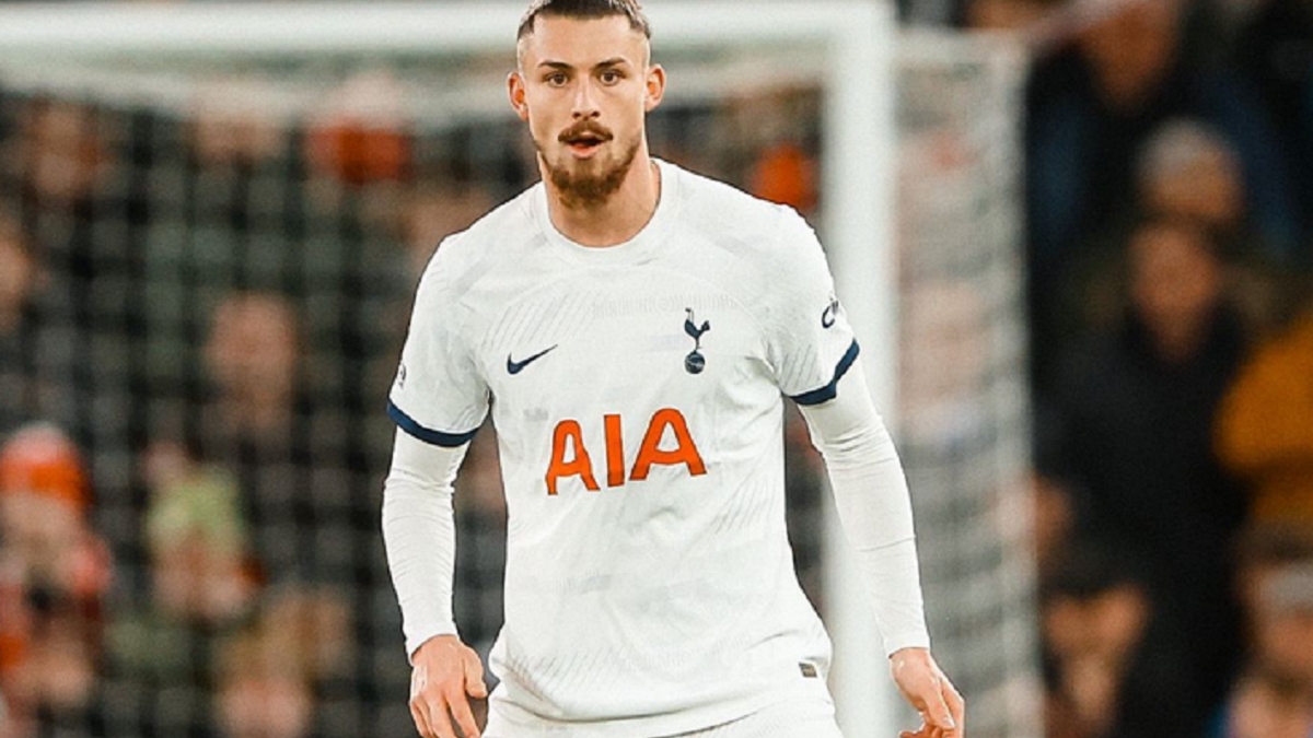 Câți bani a câștigat Radu Drăgușin după primul meci jucat la Tottenham. Românul are un contract de invidiat