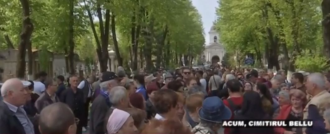 Sute de oameni au venit la înmormântarea Ionelei Prodan