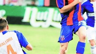 "Semnezi sau mergi la echipa a doua"