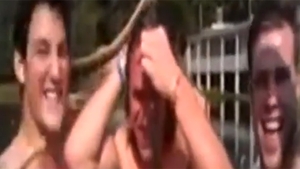 O să rămâi cu gura căscată când vei vedea ce face acest tânăr! Filmuletul care a iscat o adevărată controversă pe internet