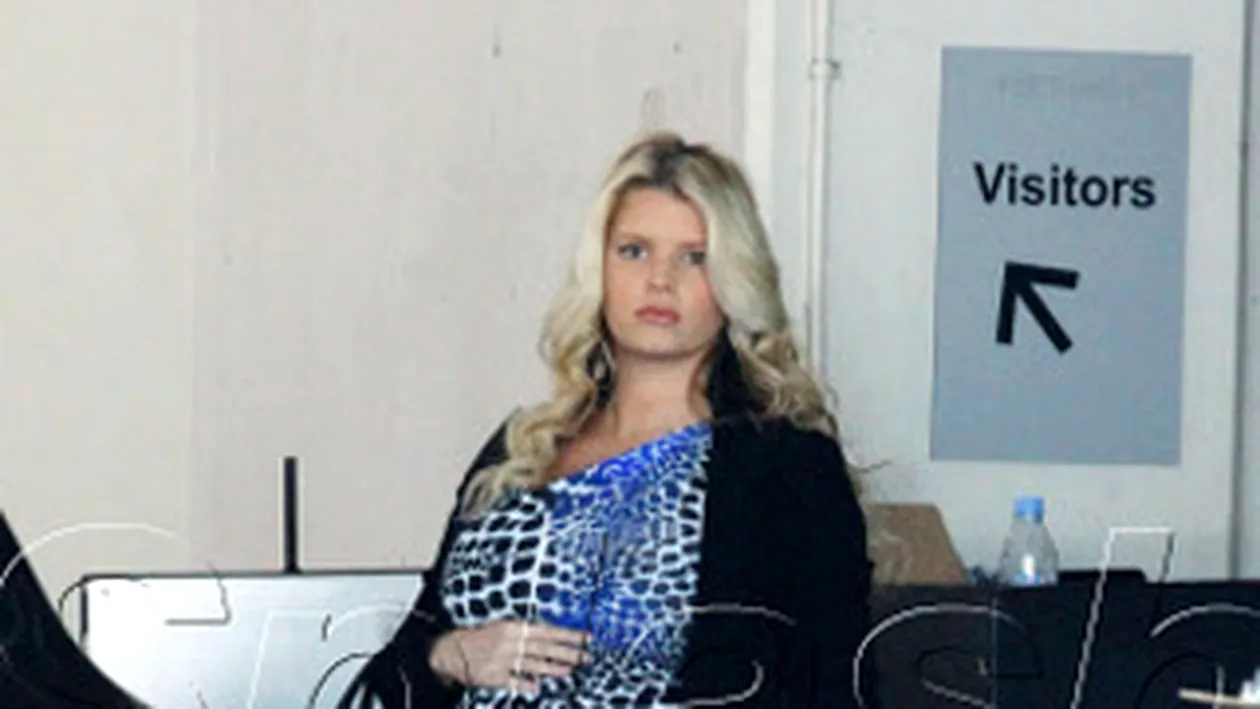 Inconstienta? Uite cum isi pune Jessica Simpson sarcina in pericol