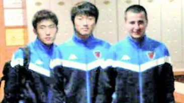 Invata pas cu pas traditia coreeana. Zicu are grija sa se descalte peste tot