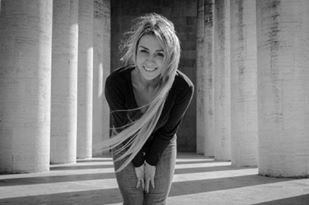 Cine este Daniela, barmanița din Focșani stabilită în Italia care s-a făcut de râs azi-noapte la Românii au Talent de la Pro TV