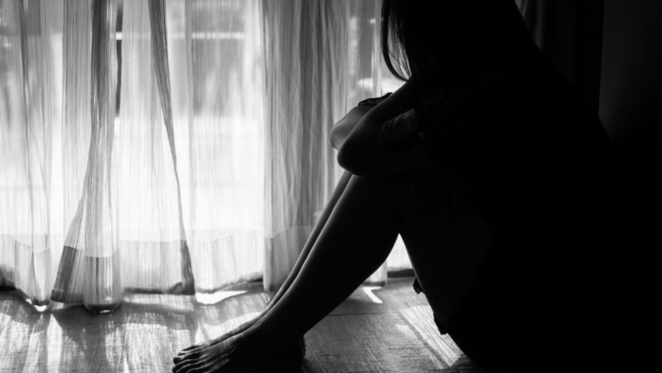 O adolescentă din Iași a fost bătută cu coada de lopată de tatăl ei pentru că vorbea cu băieți. Ce pedeapsă a primit bărbatul