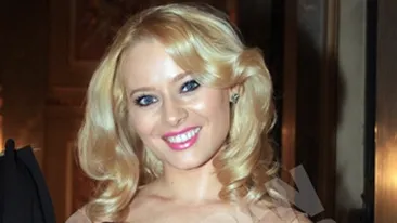 Laura Cosoi: Ma bronzez destul de repede, dar nu exagerez niciodata cu statul la plaja