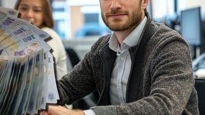 Românul cu cel mai mare salariu de la noi. Pentru ce ia 33.000 în fiecare lună