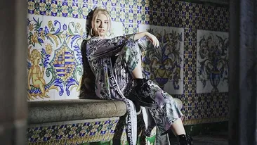 Imagini savuroase de la petrecerea dată de JO, la aniversarea de 24 de ani!