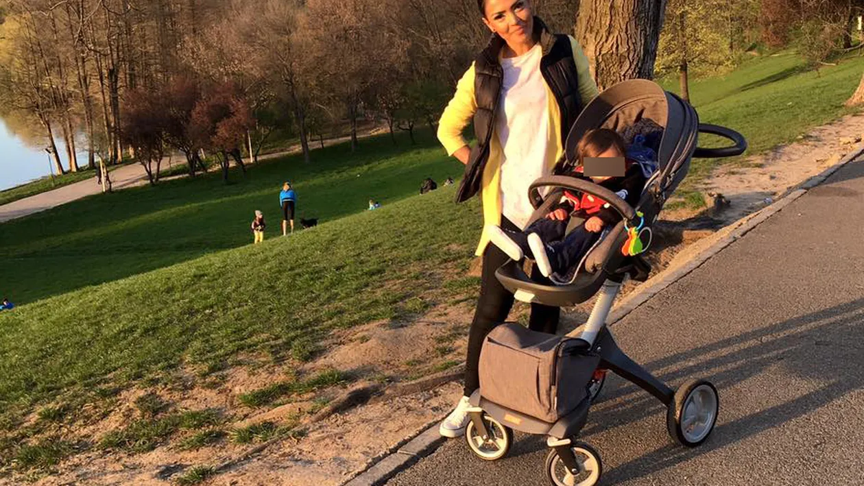 ANDREEA MANTEA s-a pozat cu băieţelul ei la iarbă verde, fanii amuzându-se teribil! Cine mai apărea în fotografie