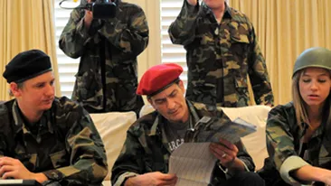 Charlie Sheen si-a tras comando