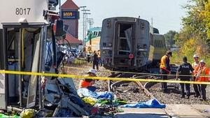 Tragedie pe calea ferată! 19 morţi, după ce trenul a spulberat un autobuz