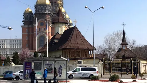 Poliţia a intervenit la Catedrala Neamului! Peste 200 de credincioşi s-au adunat la slujba de azi