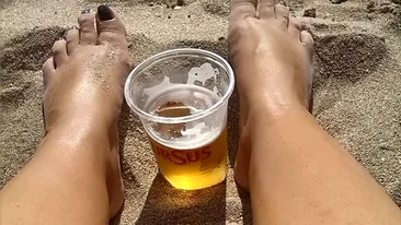 Ireal! Câți lei costă o bere la pahar de plastic pe plajele din Mamaia