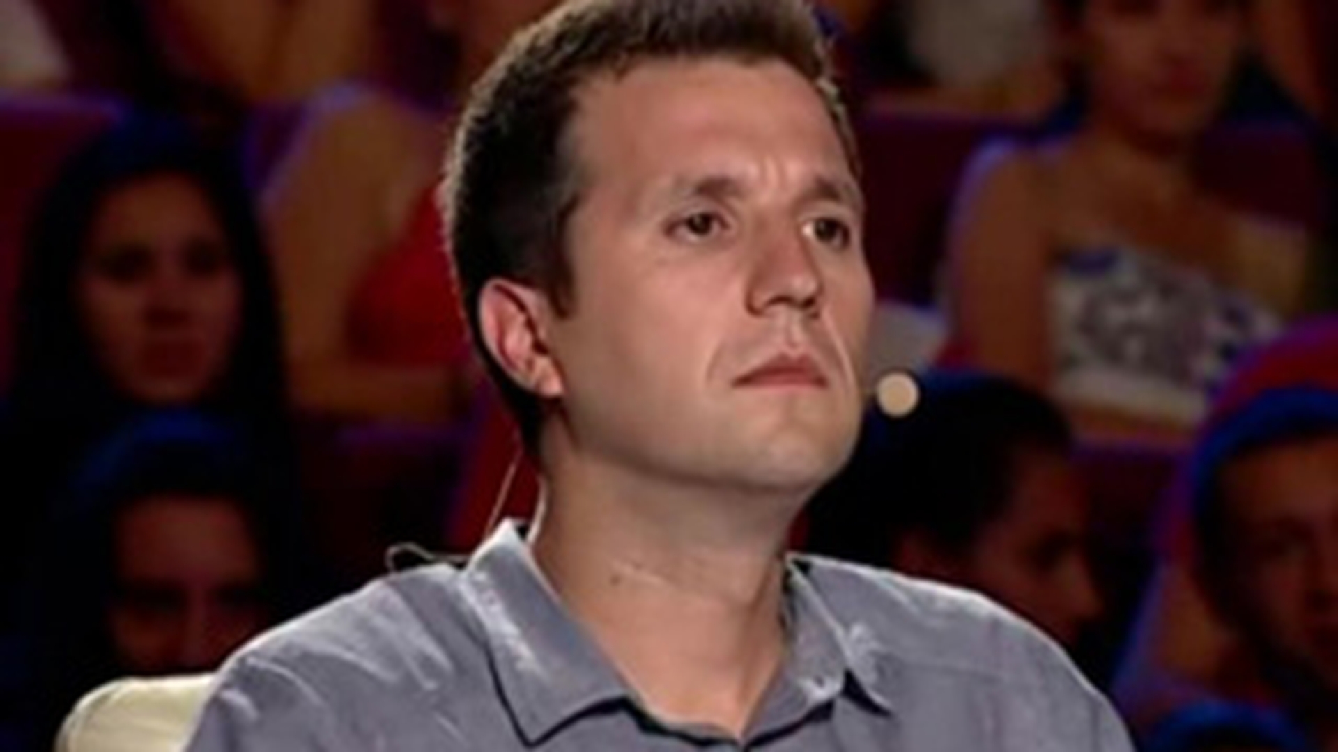 Video zapacitor! Pe fata lui Andi Moisescu se citea "Ba esti prost?!" cand a auzit onomatopeele astea! Bartos si Smiley n-au mai rezistat in culise