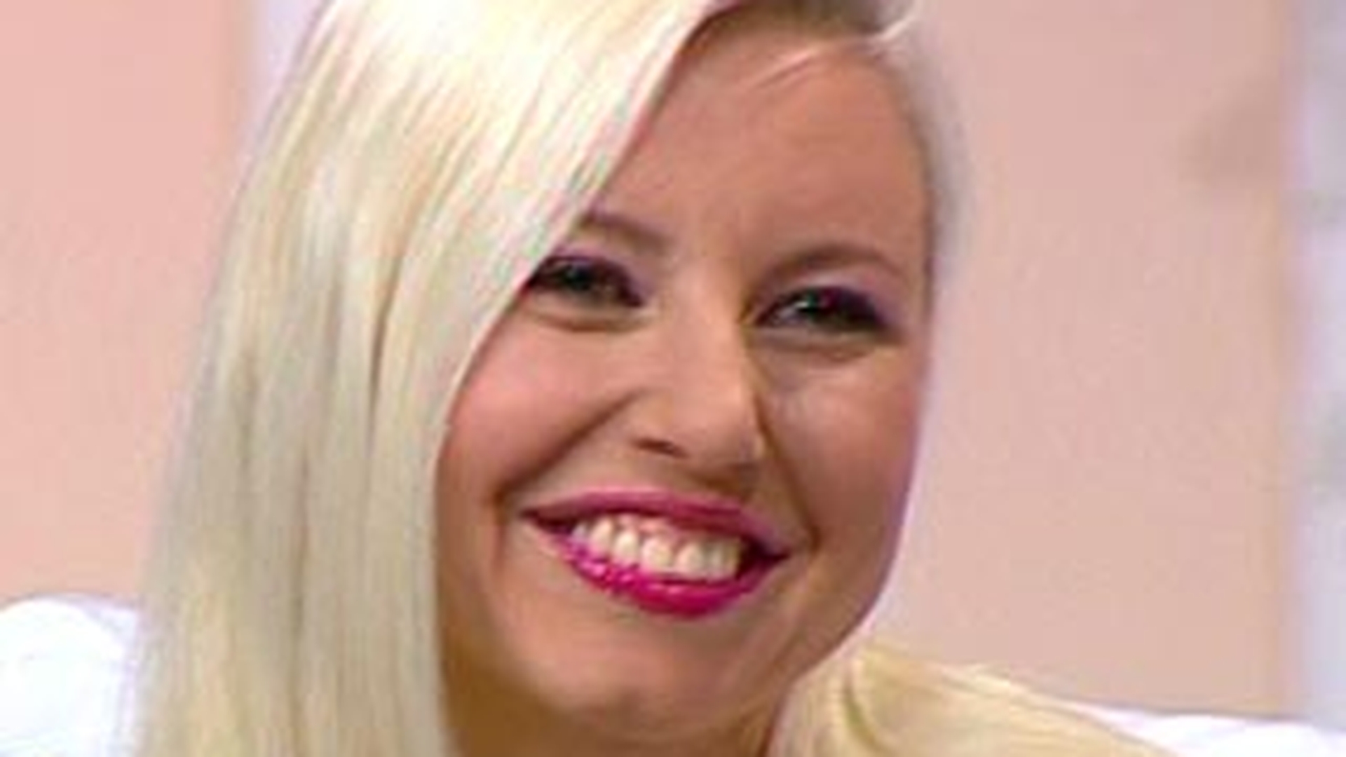 VIDEO Mihaela Cernea, de la Class, vacanta pe o plaja pustie: "Imi iau copiii si plec"