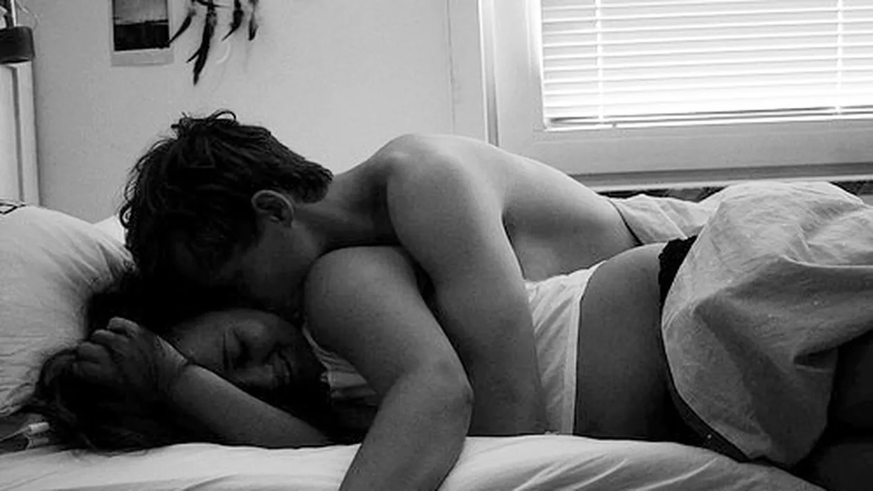 BANC | Un cuplu, înainte de culcare. El începe să o sărute, ea spune: “Scuze, dragă, dar am o programare la ginecolog mâine”