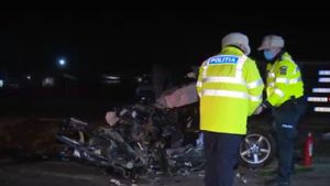 Accident cumplit în Dâmbovița! Un tânăr de 19 ani a mers pe contrasens cu farurile stinse și a intrat sub un tir