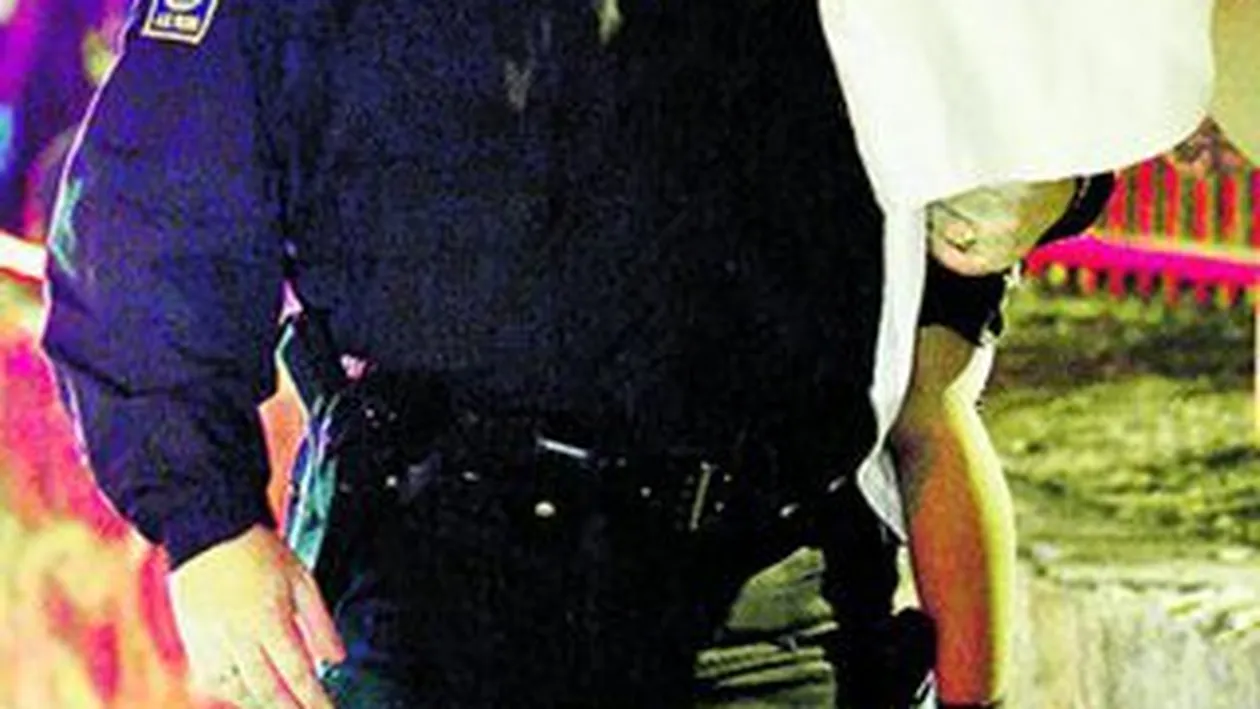 Supravietuire miraculoasa dupa un incendiu cumplit! A cazut de la etajul trei in bratele unui pompier