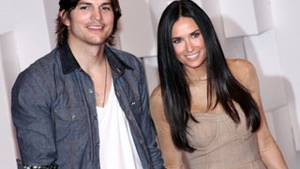 Demi Moore s-a mutat cu Ashton Kutcher la doua saptamani dupa ce l-a cunoscut