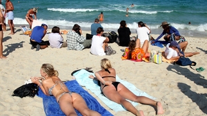 E vara, e soare... dar numai pentru unii! Fotografii si-au scos “tunurile” la Saint-Tropez
