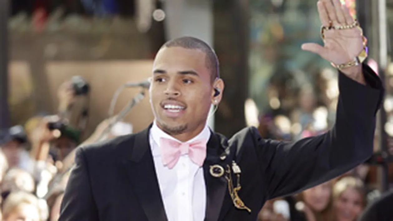 Si-a cumparat o vila superba - Vedeti aici imagini din casa unui celebru cantaret