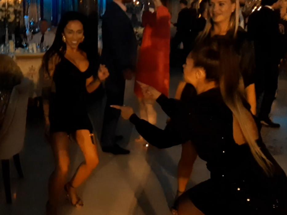 Lora & Ruby au dansat erotic  la nunta Andreei Bălan