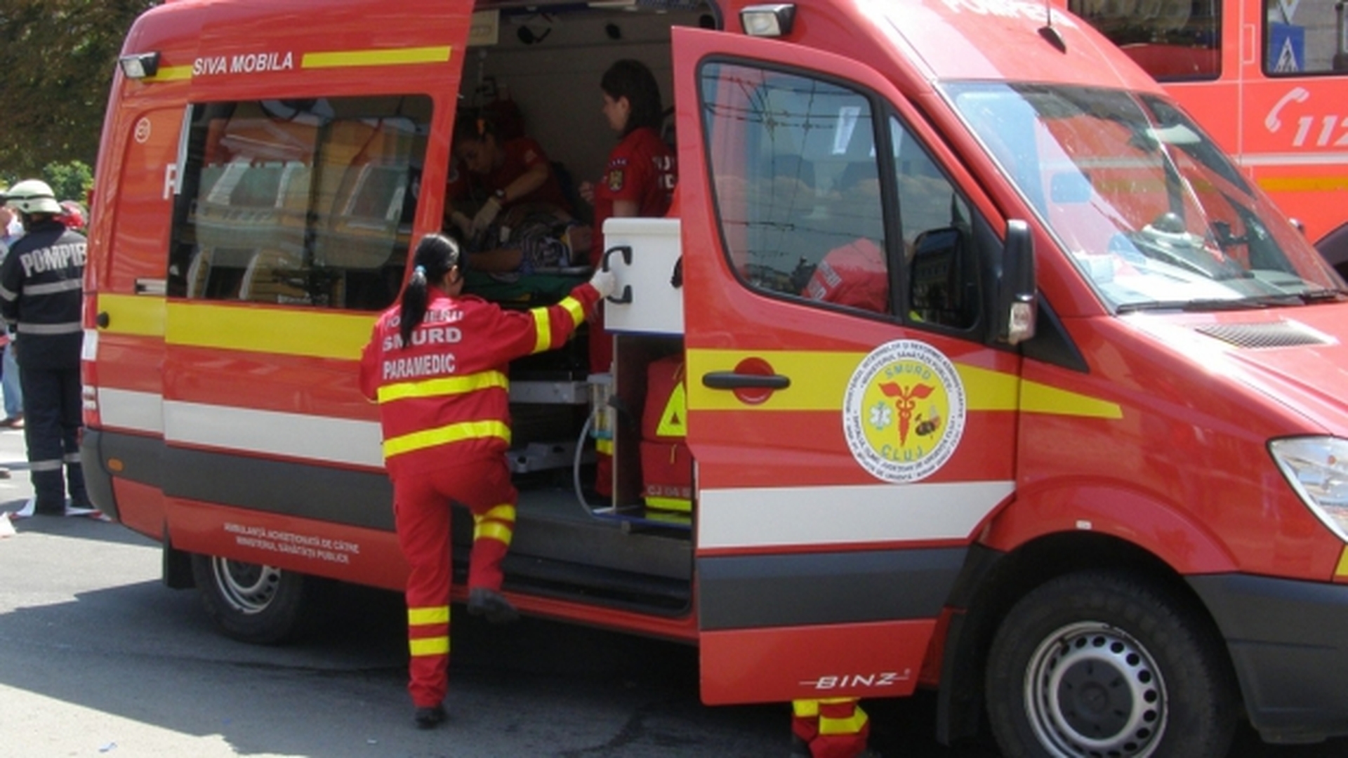 Accident grav la Iaşi! Un microbuz s-a lovit de o maşină, iar cinci persoane sunt rănite
