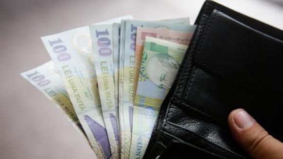 O nouă metodă de escrocherie este virală! Mai mulţi români s-au trezit cu credite uriaşe