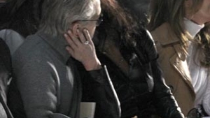 Catherine Zeta-Jones si Michael Douglas iubareti la o prezentare de moda