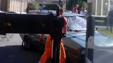 BREAKING NEWS! Adrian Sobaru a intrat cu masina in gardul Guvernului