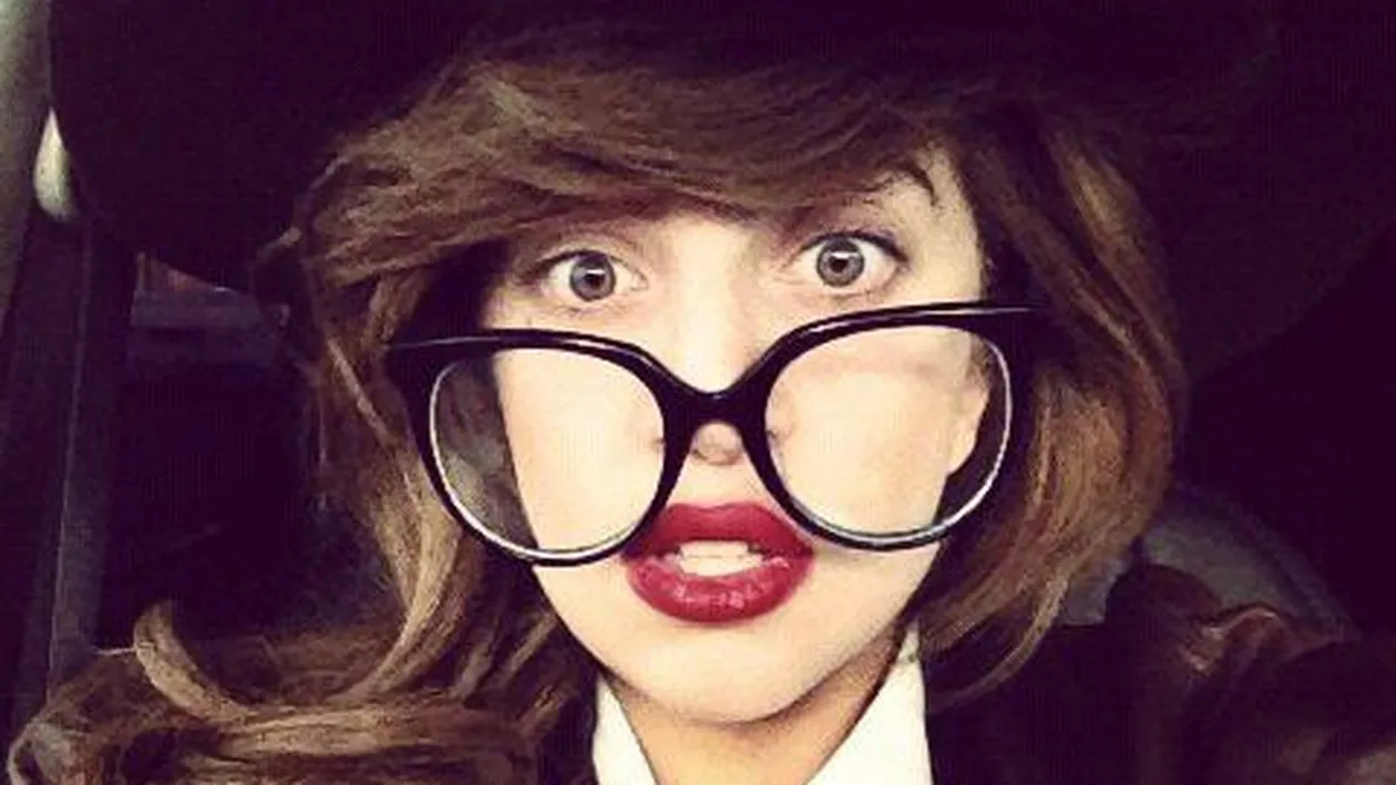 Cine e în imaginea aceasta? Antonia, Delia, Lady GaGa sau Kate Moss? Ai patru variante, dar răspunsul corect o să te lase mască!