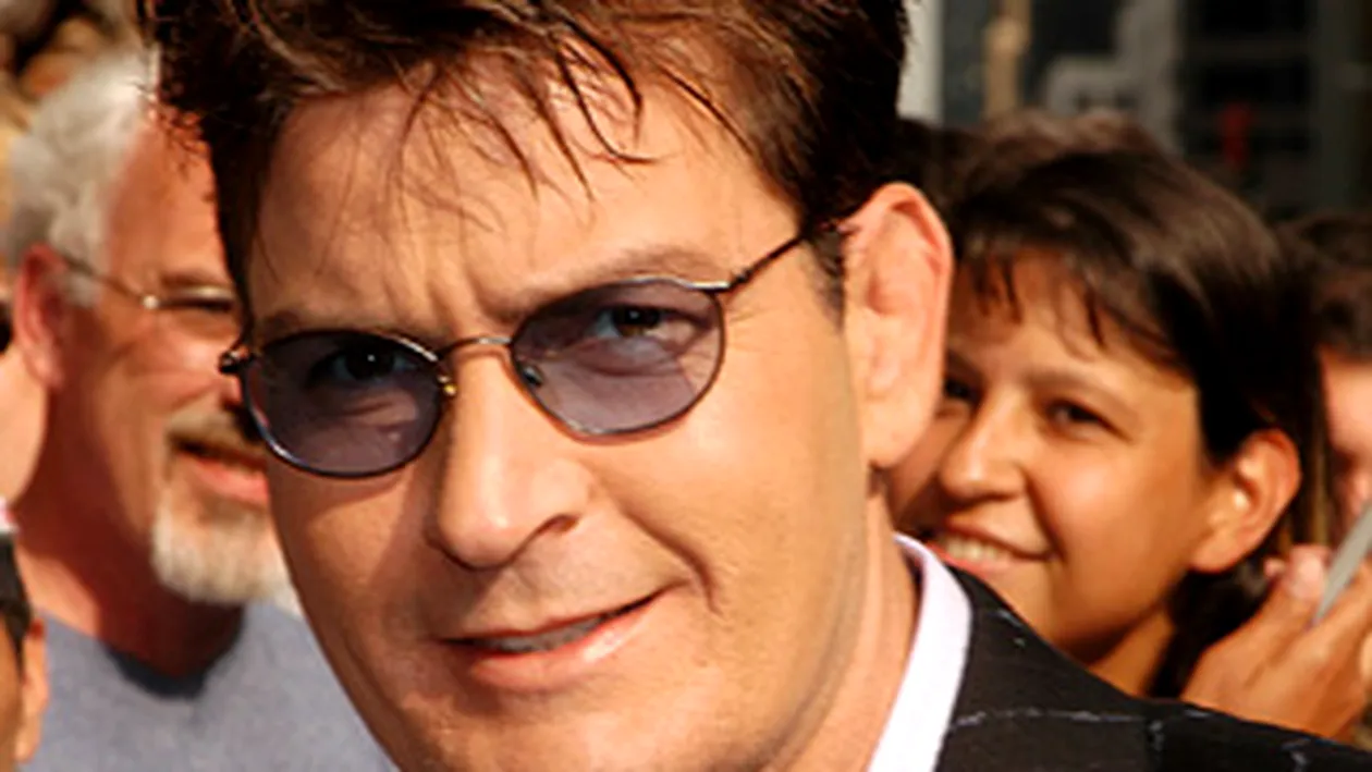 Charlie Sheen si-a prelungit contractul pentru Two and a half men! Va primi doua milioane de dolari pe episod!