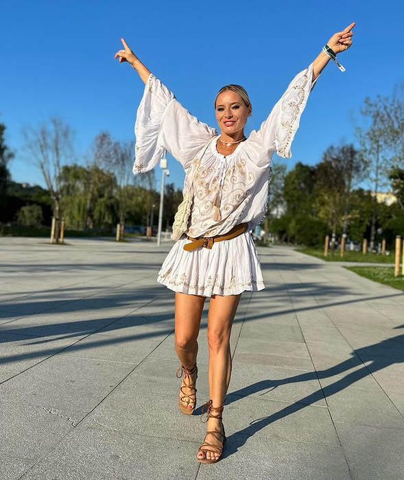 Laura Cosoi, apariție incendiară, după doar două luni de la naștere! Ce rochie îndrăzneață a ales să poarte