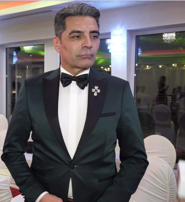„La tata mai trec azi doar prietenii. Îi numeri pe degetele de la o mână”
