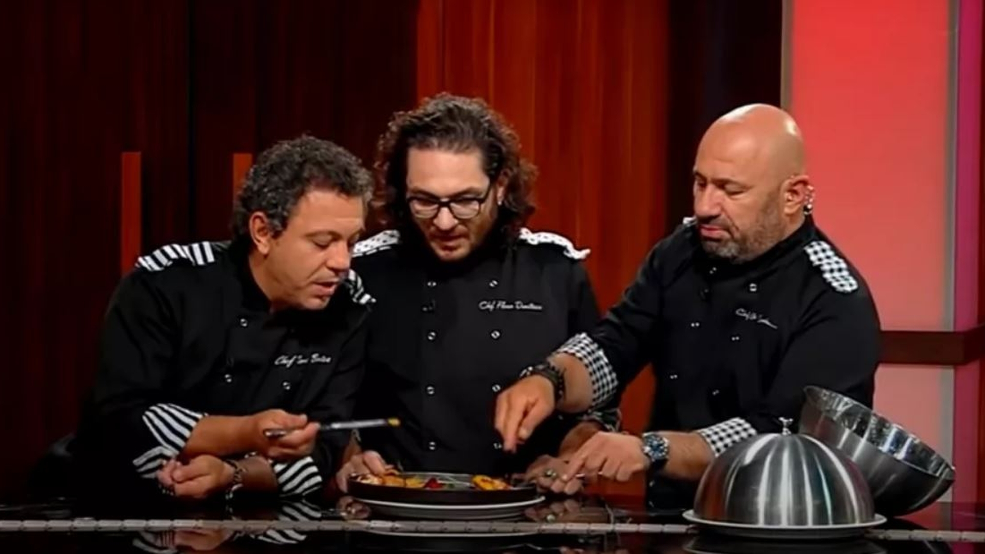 Începe bătălia amuletelor! Jurații de la Chefi la Cuțite au parte de noi surprize. Regula nouă impusă de producătorii show-ului de la Antena 1