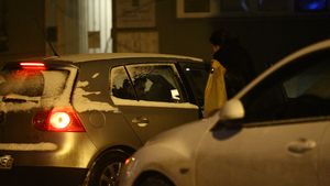 Si-a mai luat haine negre, ca sa tina toata perioada de doliu. Magda Catone si-a innoit garderoba, dar tot cu tinute cernite