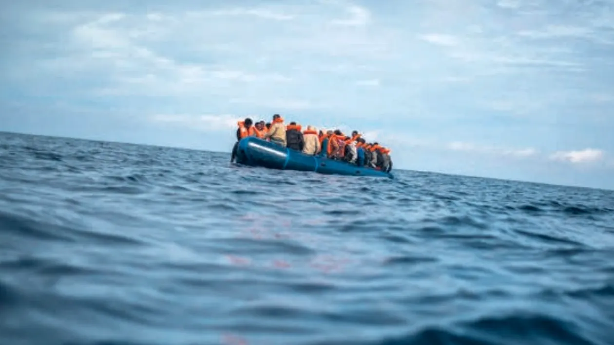 Mai multe bărci plutesc în derivă pe Marea Mediterană! Naufragiații cer ajutor! „Nu avem apă și mâncare. Ne-au spus că vin să ne ia de aici, dar nu a venit nimeni ”
