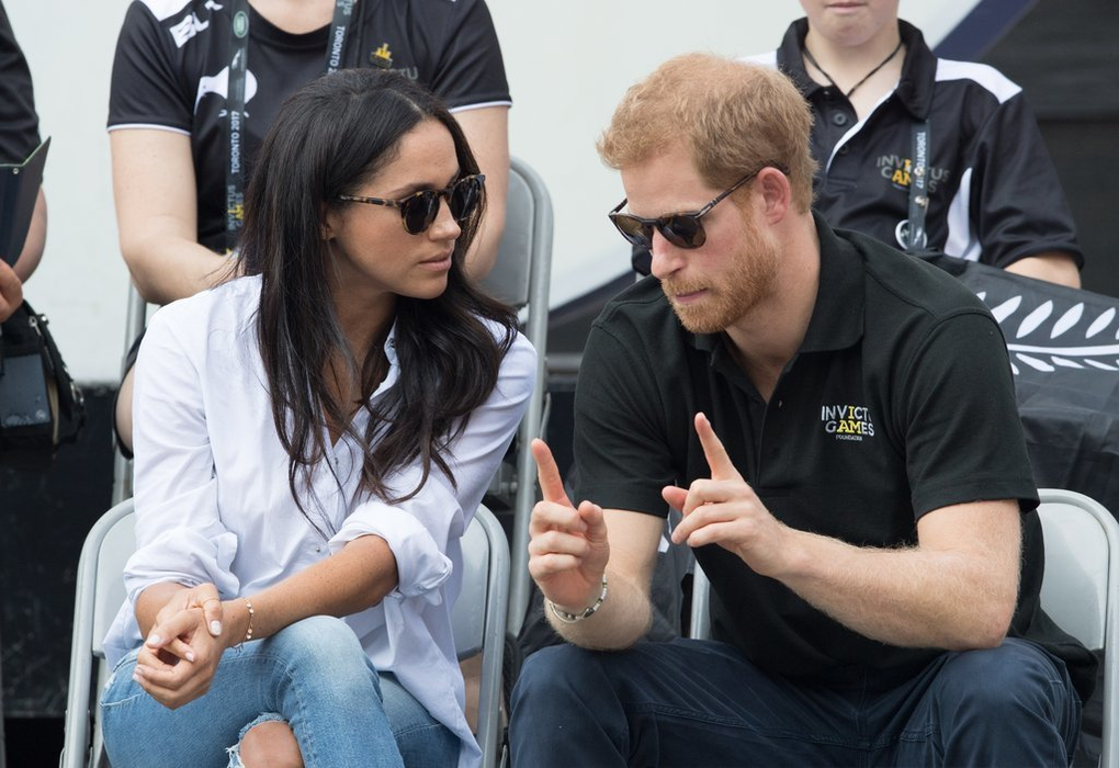Prinţul Harry şi iubita, primul sărut în public!