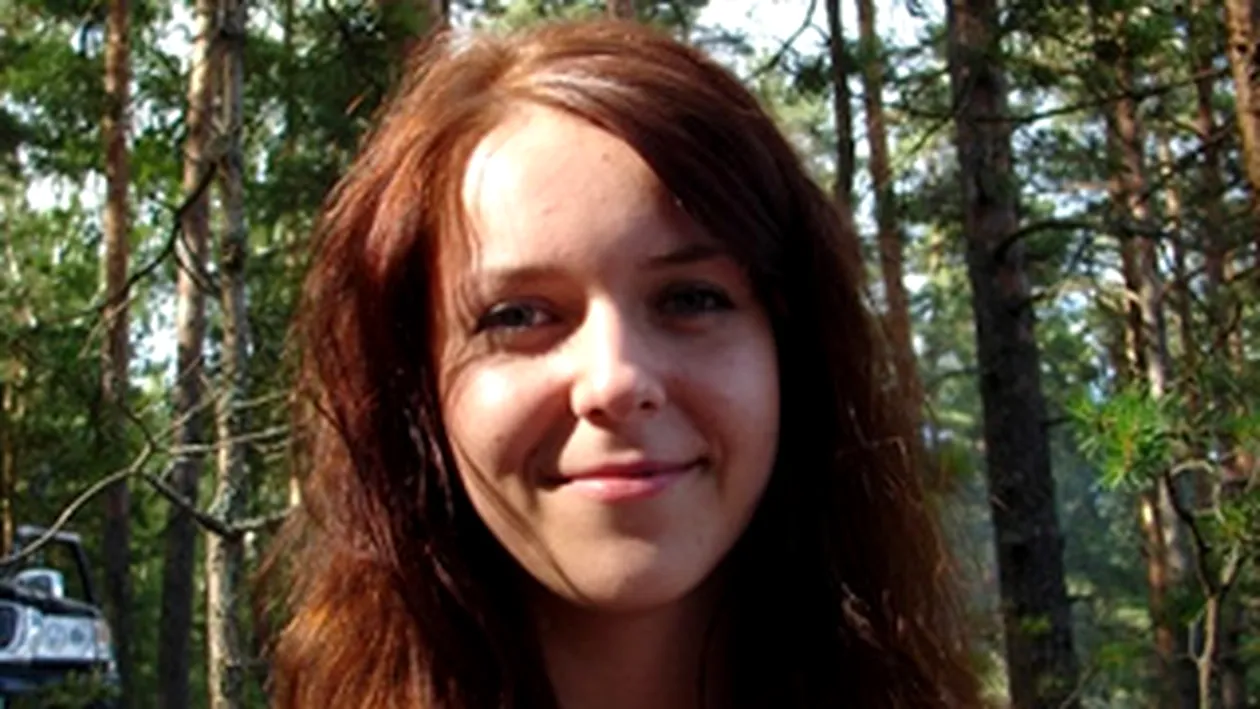 VIDEO INGROZITOR! O tanara de 21 ani a intrat in coma dupa ce a fost lovita de un bloc de gheata!