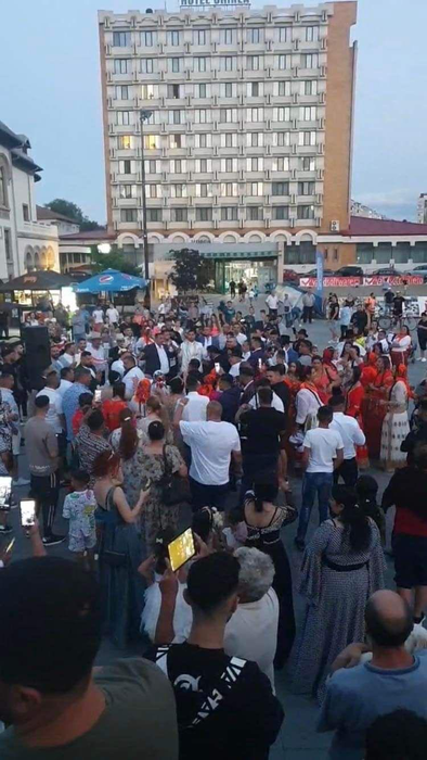 Sute de invitați au fost prezenți, pe 11 iulie, la "nunta anului" în Focșani