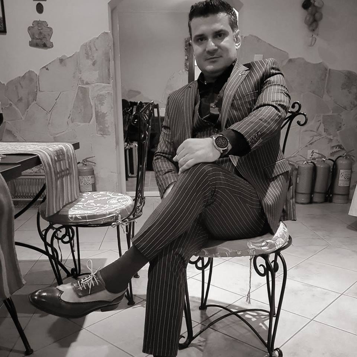 Adi de la Vâlcea spunea anul trecut că a plătit 10.000 de lei ca să stingă conflictul